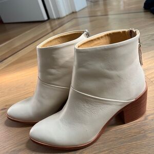 Nisolo ivory ankle booties size 9 - never worn